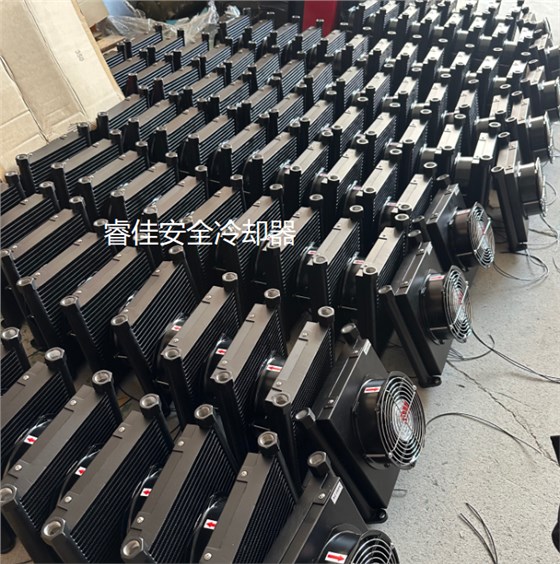 風冷散熱器打包發貨