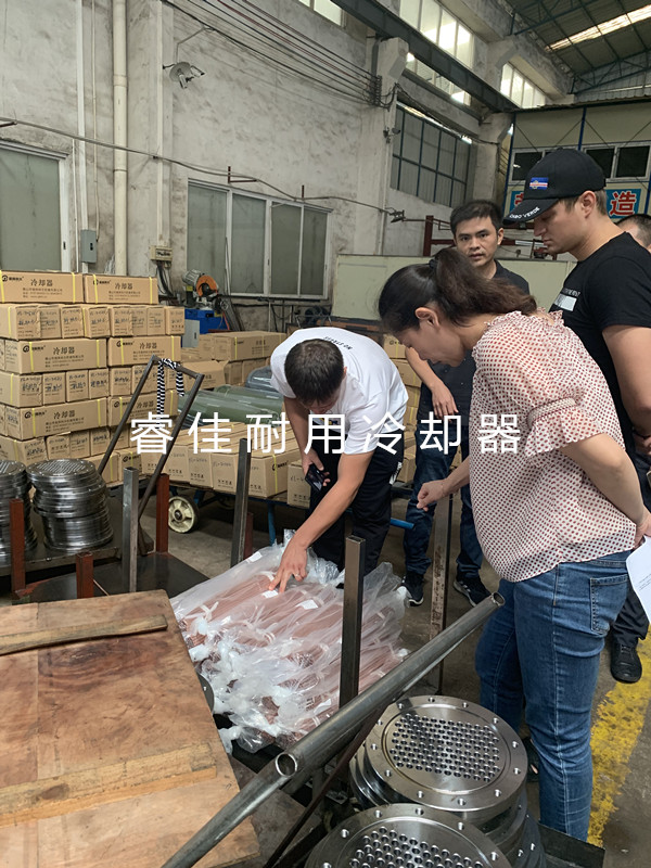 外國客戶參觀水冷卻器原料車間.jpg