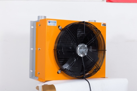 如何確保<font color='red'>液壓油冷卻器</font>高效運(yùn)行？