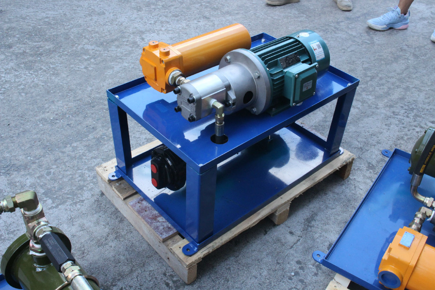 注塑機(jī)油冷卻器發(fā)貨