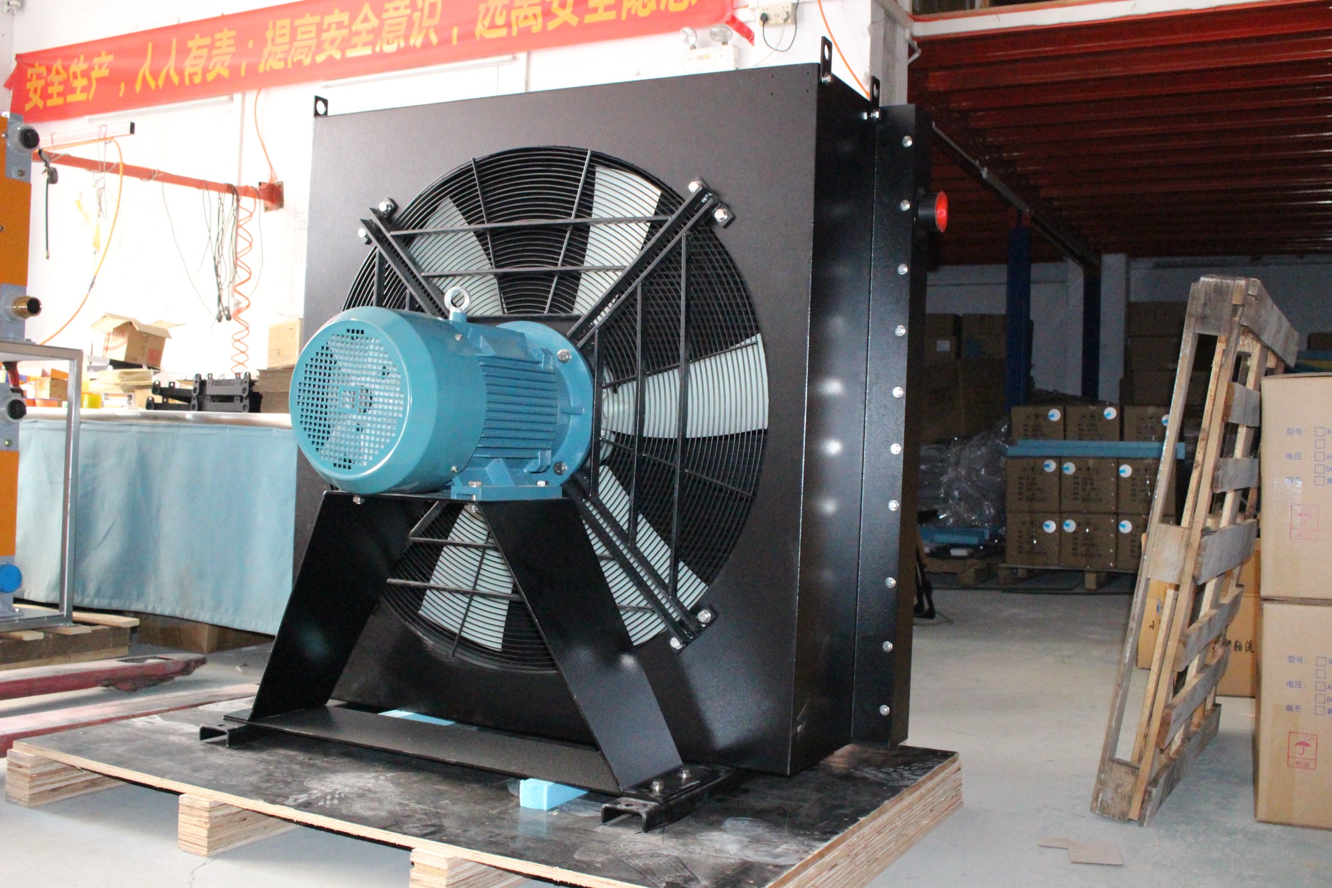 起重機<font color='red'>液壓風(fēng)冷卻器</font>應(yīng)對重載高溫